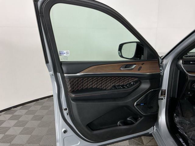 Used 2021 Jeep Grand Cherokee L Summit w/ Luxury Tech Group V image 14