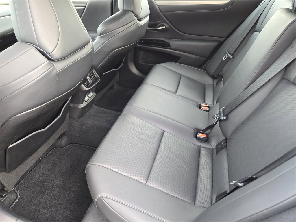 Used 2023 Lexus ES 300h F Sport image 31