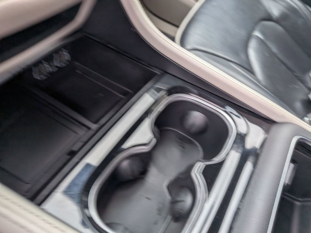 Used 2024 Chrysler Pacifica Limited image 20