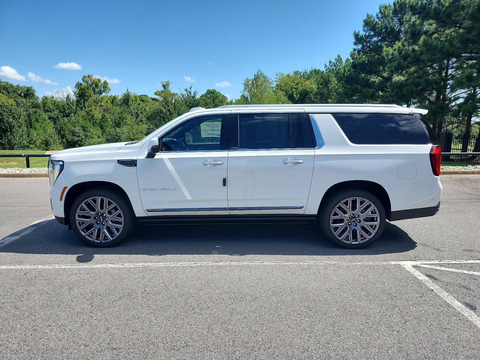 New 2026 GMC Yukon XL Denali Ultimate AWD/4WD image 2