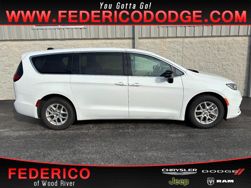 Used 2024 Chrysler Pacifica Touring-L