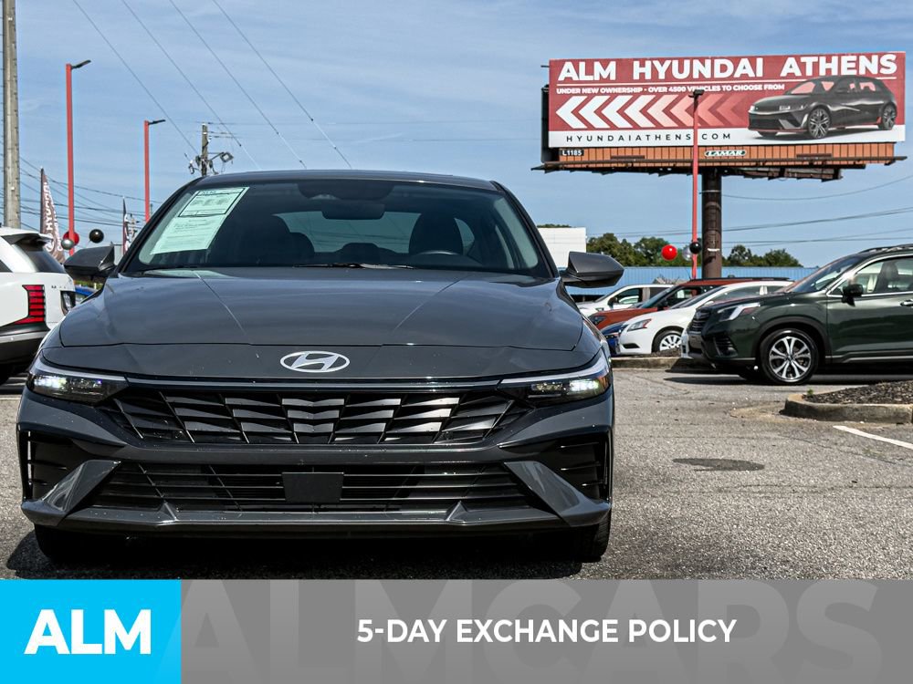 Used 2024 Hyundai Elantra SEL w/ Convenience Package FWD image 3