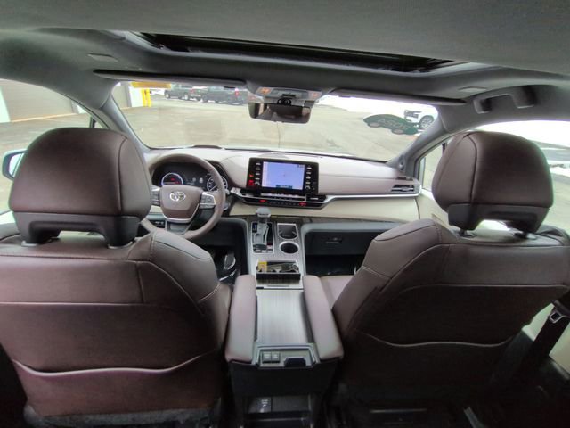 Used 2024 Toyota Sienna Platinum image 21
