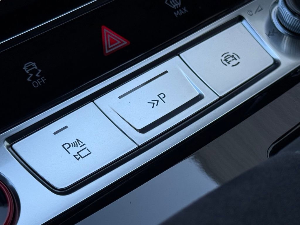 Used 2024 Audi RS Q8 w/ Black Optic Package image 44