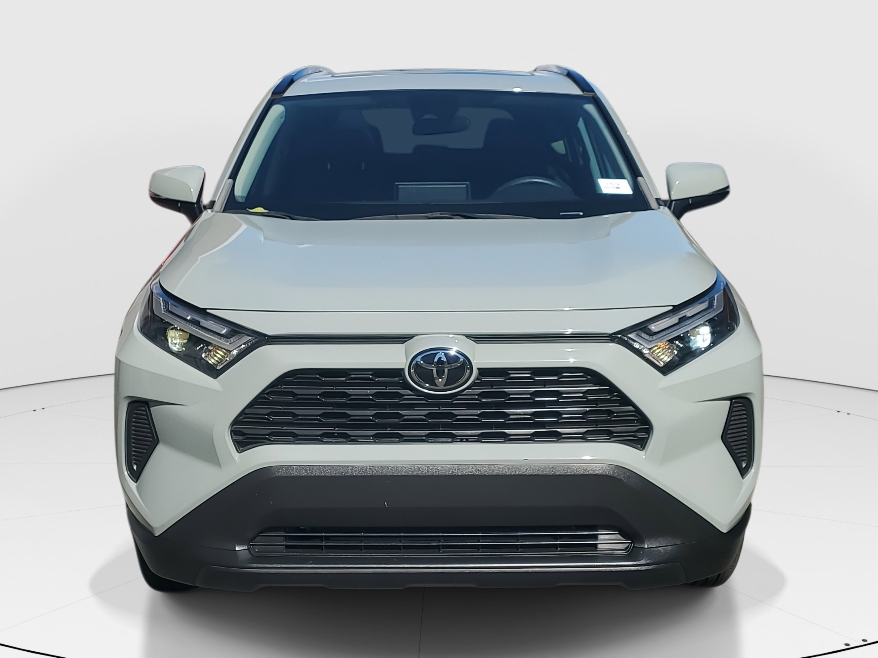 Used 2022 Toyota RAV4 XLE image 2