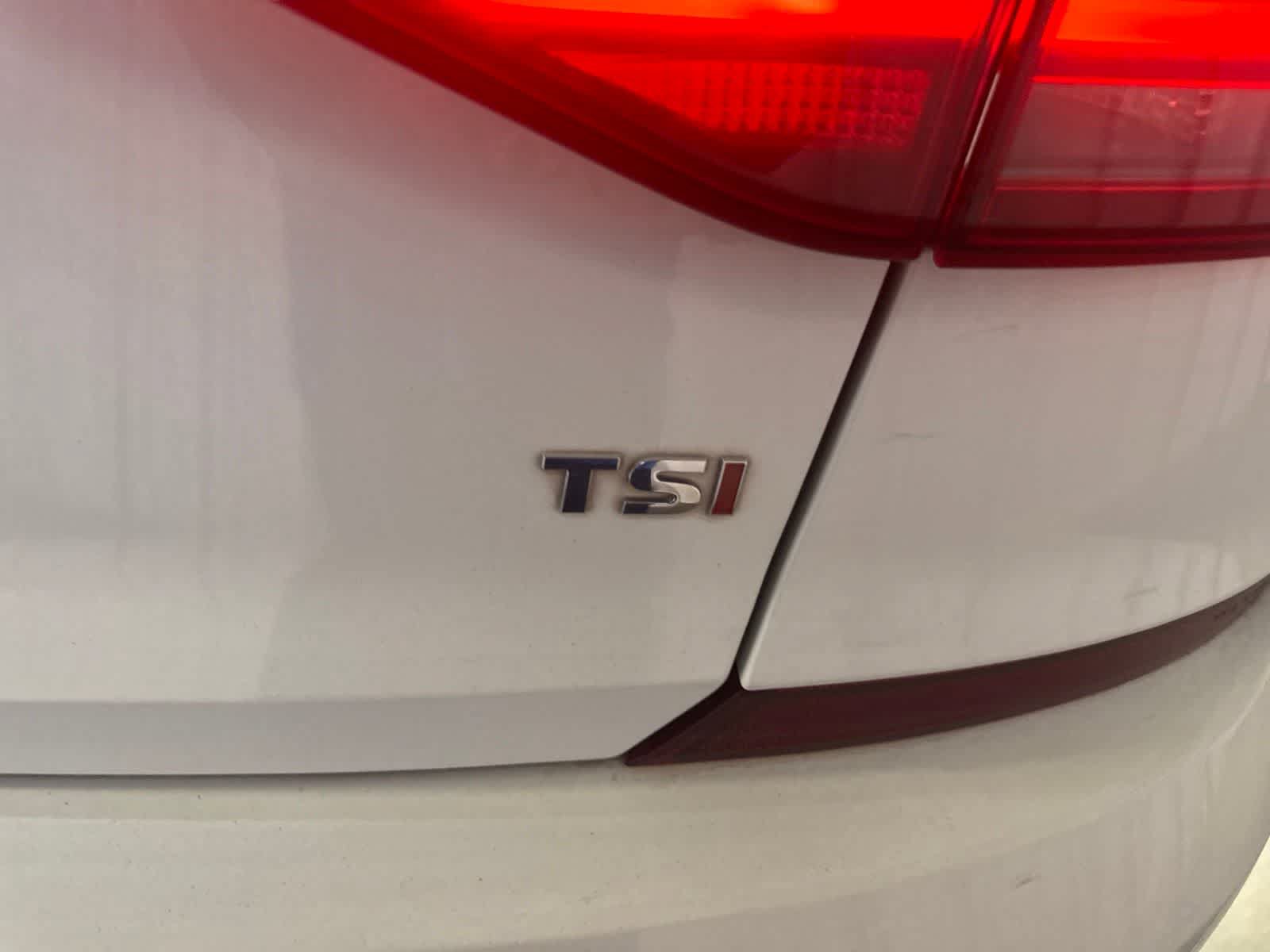 Used 2018 Volkswagen Passat 2.0T SE w/ SE Lighting Package FWD image 14