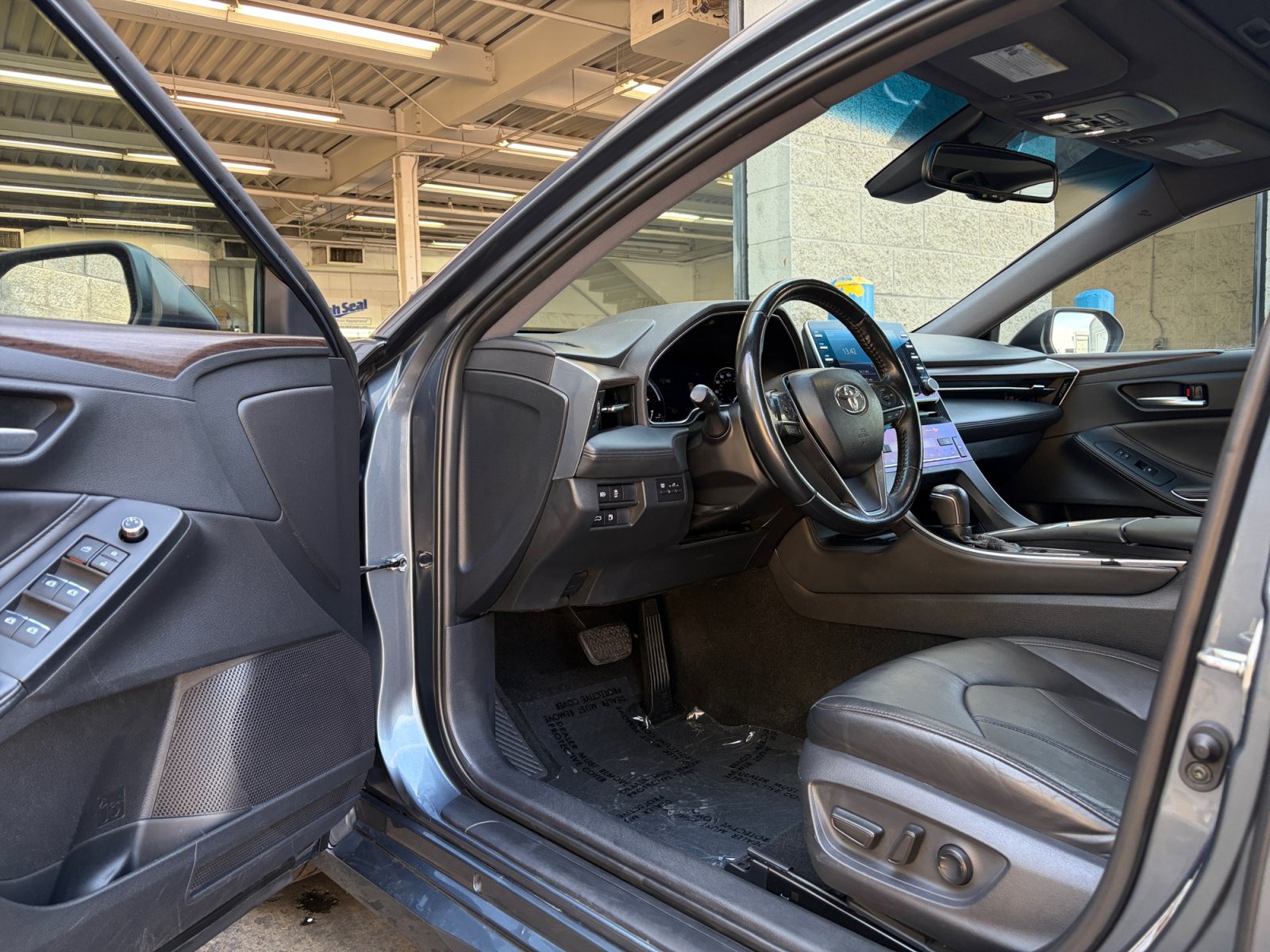 Used 2019 Toyota Avalon XLE w/ Moonroof Package FWD image 10