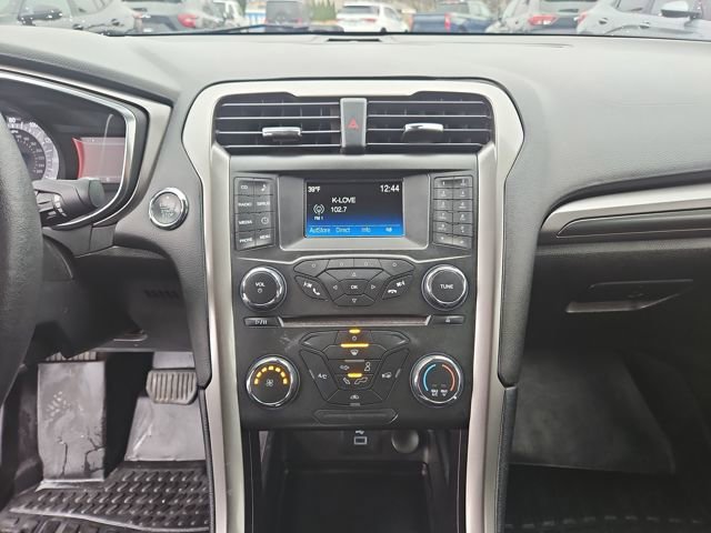 Used 2017 Ford Fusion SE image 19