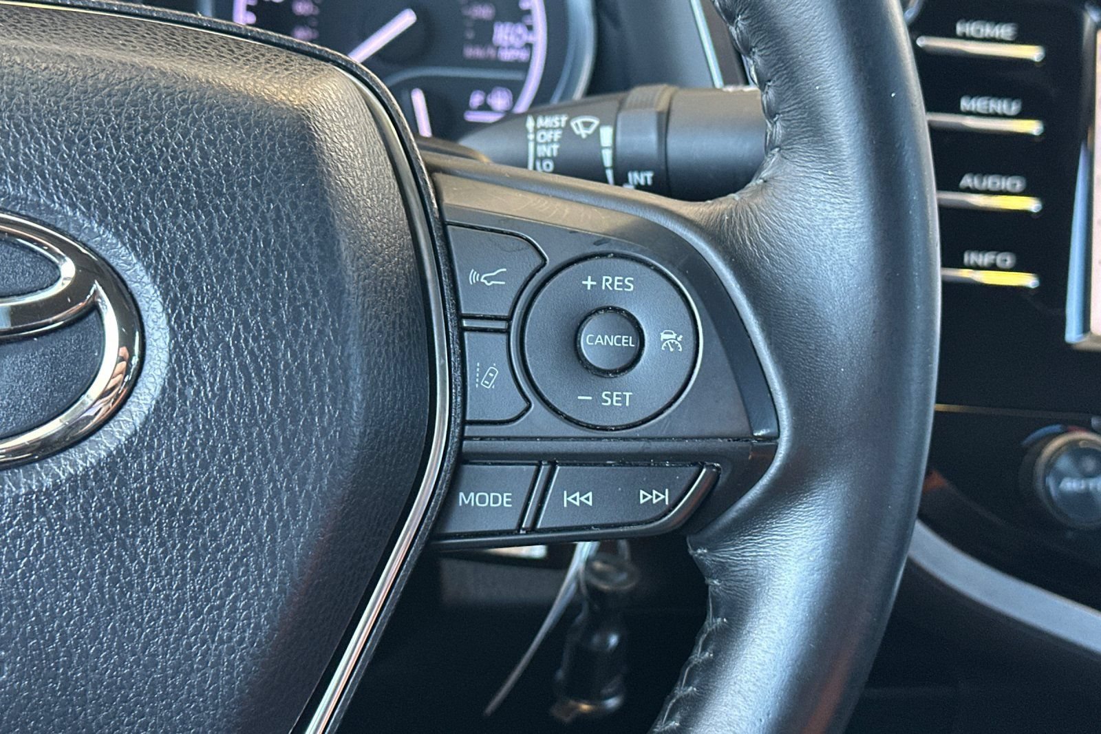Used 2018 Toyota Camry SE FWD image 26