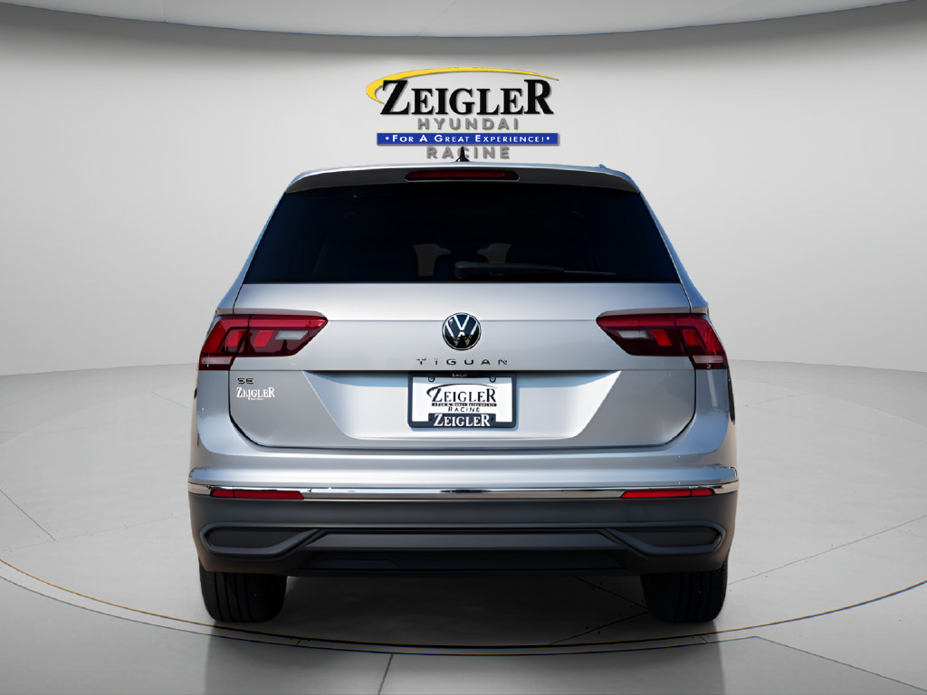 Used 2023 Volkswagen Tiguan SE w/ Panoramic Sunroof Package FWD image 6