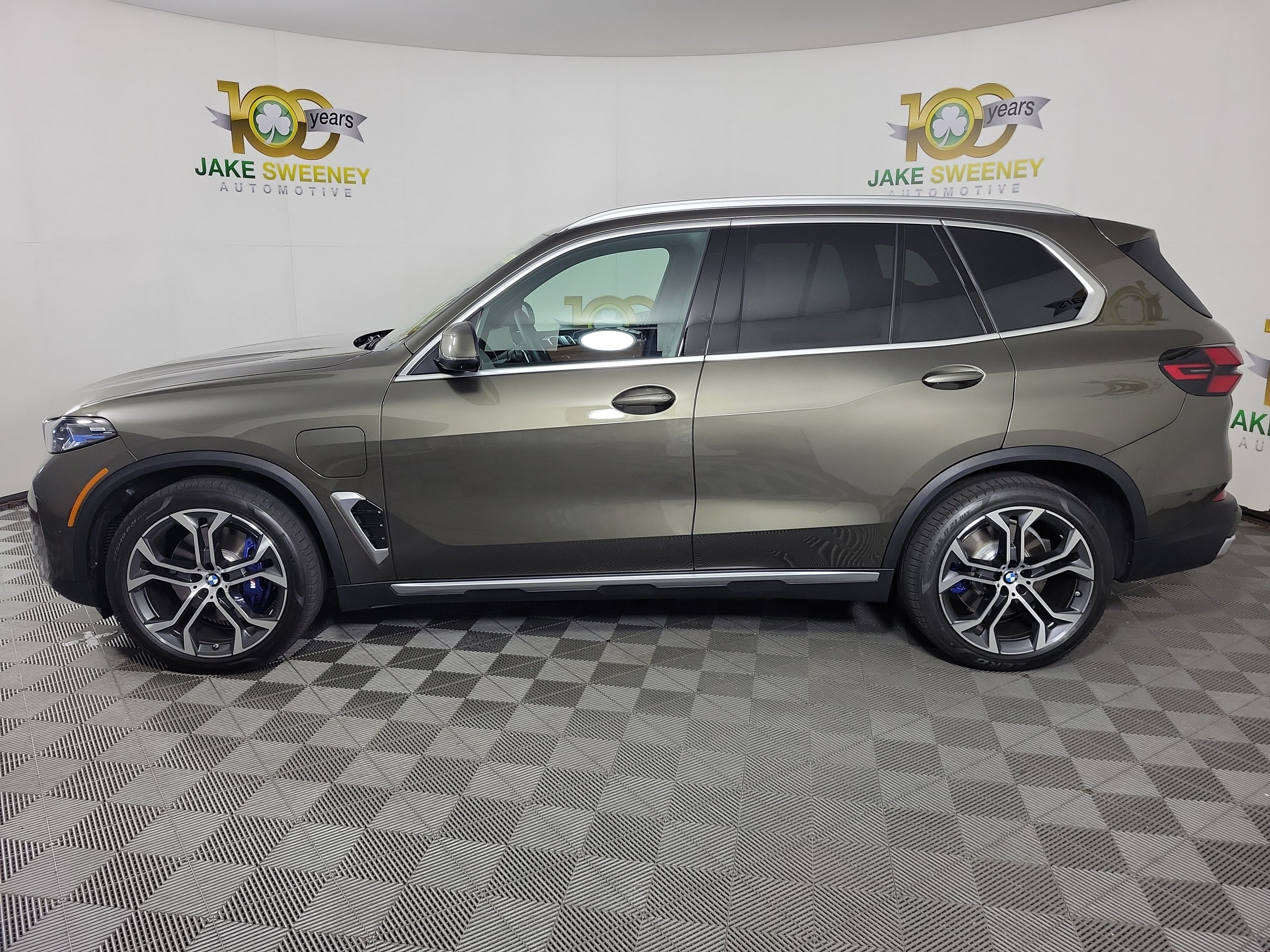Used 2026 BMW X5 xDrive50e w/ Climate Comfort Package AWD/4WD image 4