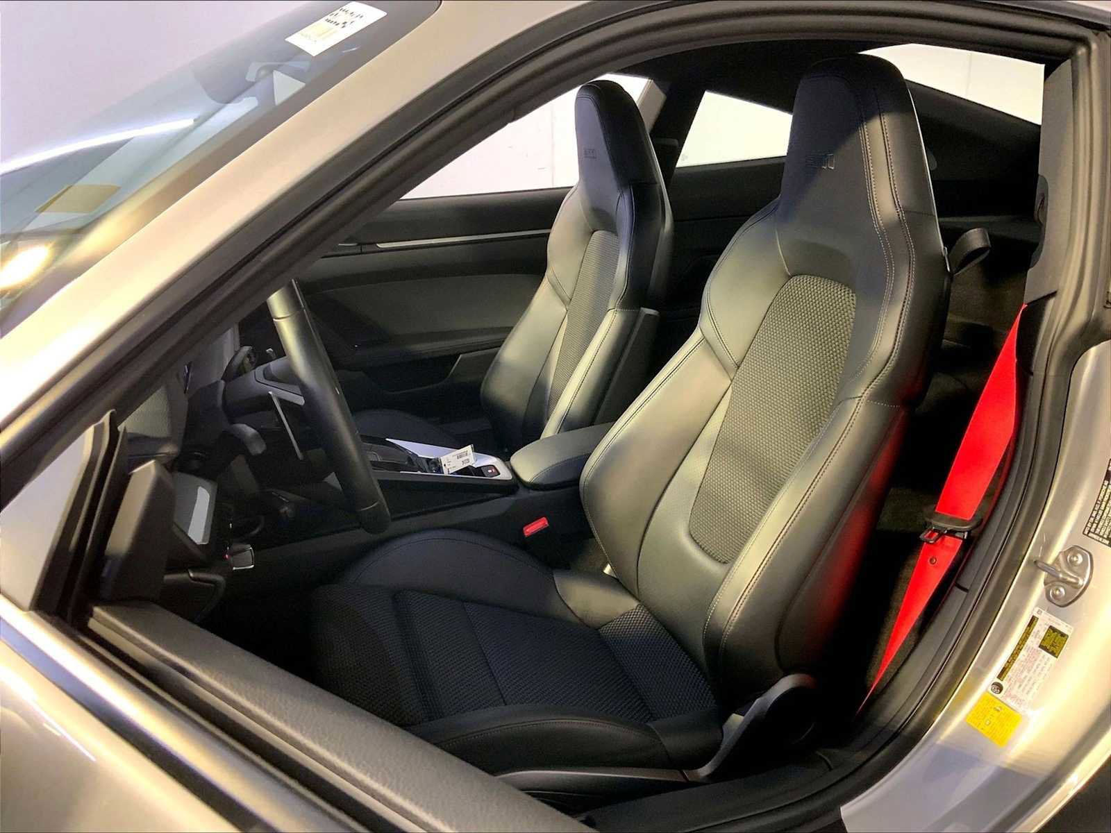 Used 2024 Porsche 911 Carrera T image 5