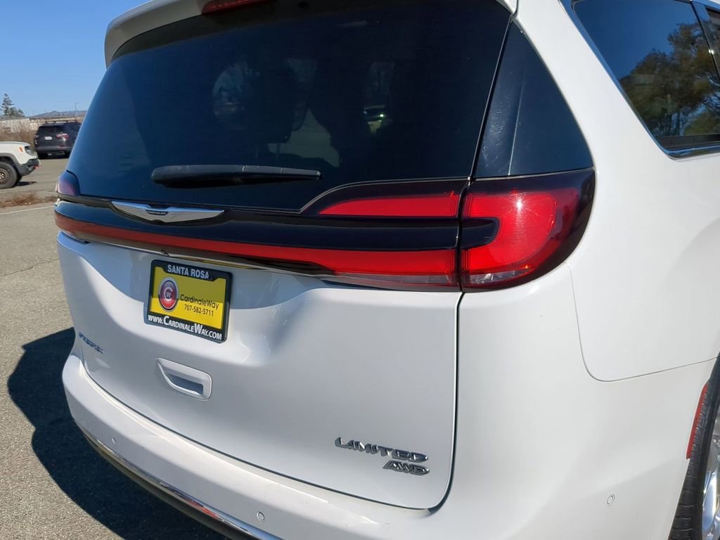 Used 2021 Chrysler Pacifica Limited w/ Premium & Safety Sphere Group image 23