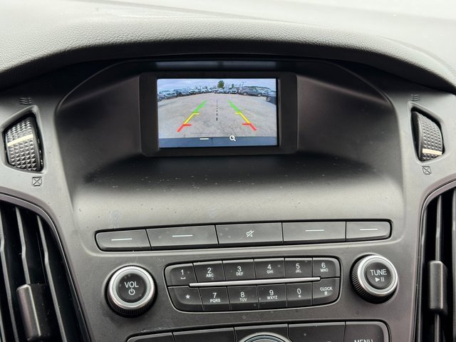 Used 2018 Ford Focus SE w/ SE Appearance Package image 26