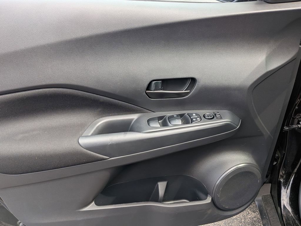 Used 2025 Nissan Kicks Play S FWD image 9