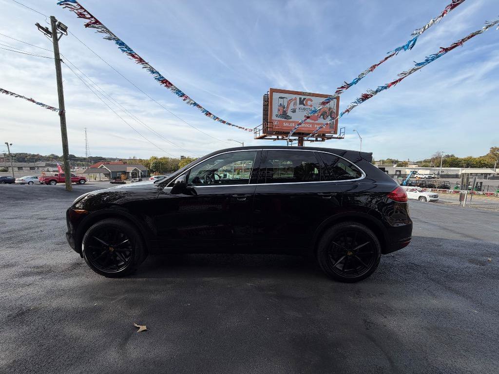 Used 2014 Porsche Cayenne Platinum Edition AWD/4WD image 2
