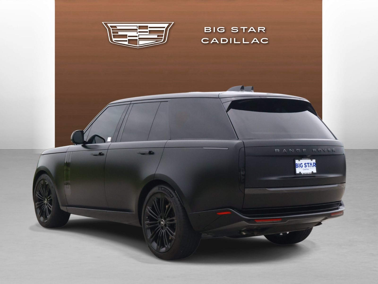 Used 2024 Land Rover Range Rover SE AWD/4WD image 3