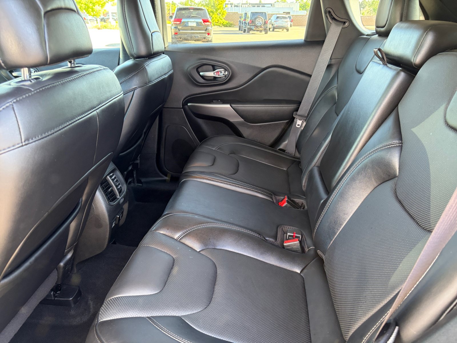 Used 2021 Jeep Cherokee Latitude Lux AWD/4WD image 19