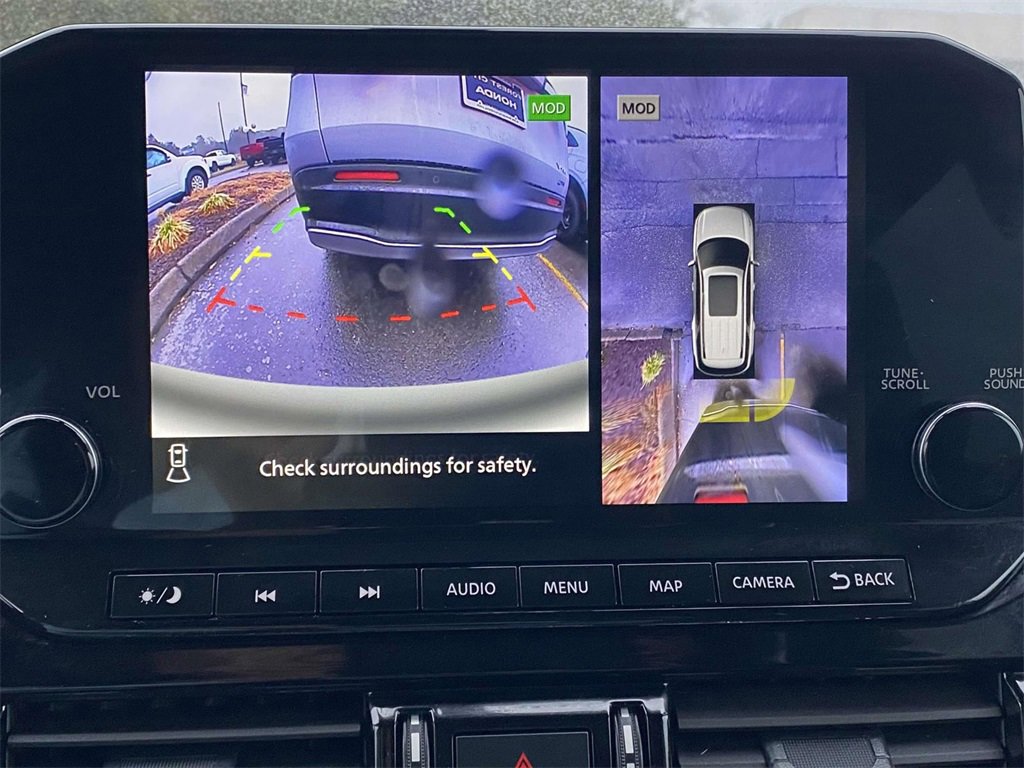 Used 2024 Nissan Pathfinder Platinum w/ Cargo Package image 26