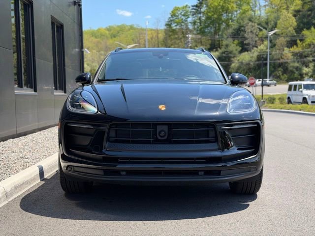 Used 2025 Porsche Macan AWD/4WD image 12