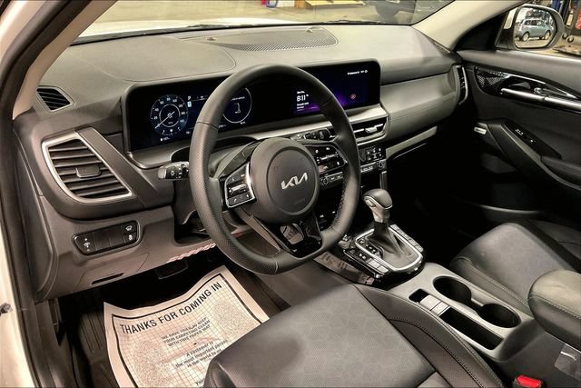 Used 2025 Kia Seltos SX w/ SX Sunroof Package AWD/4WD image 14