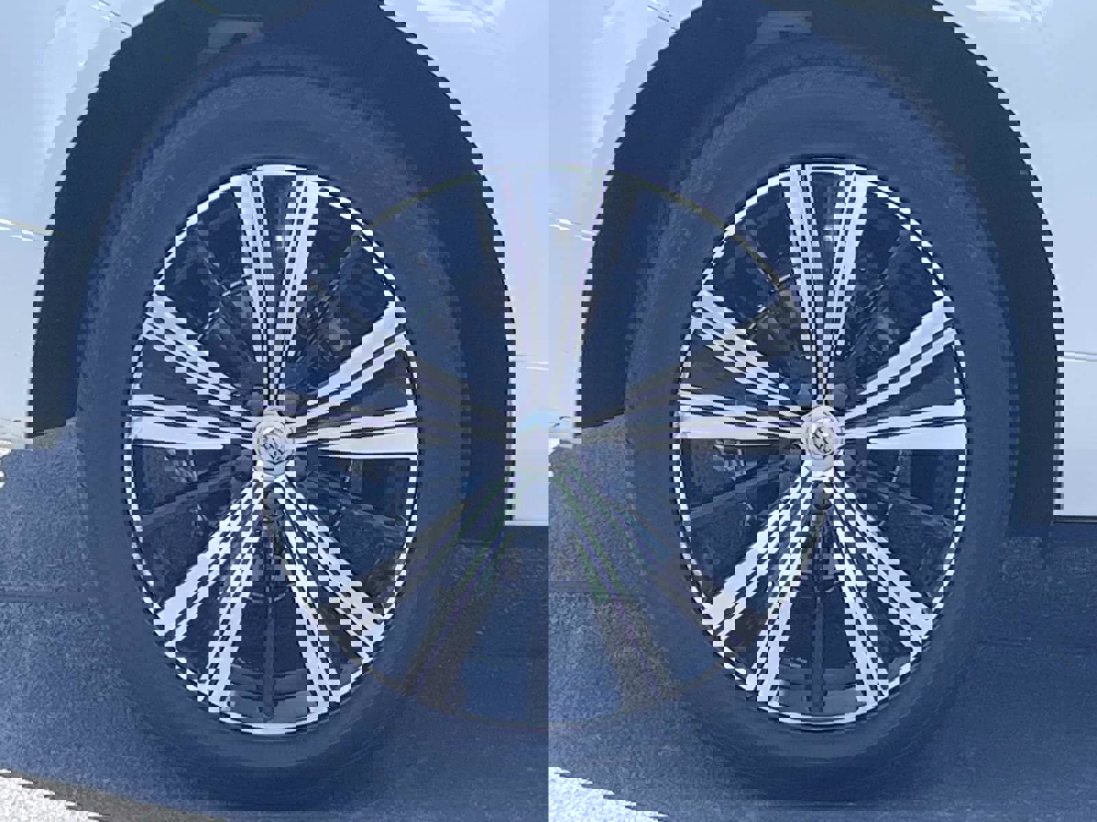 Used 2023 Volvo XC60 B5 Plus w/ Climate Package AWD/4WD image 9