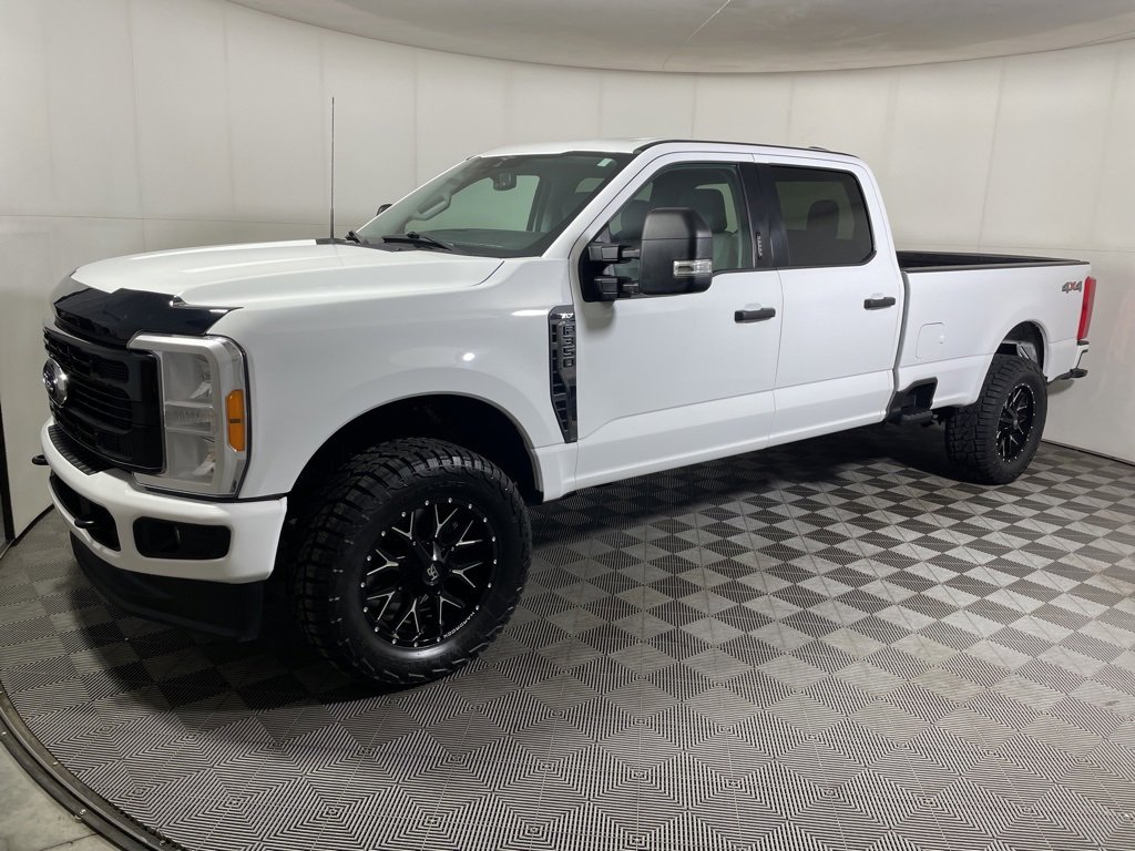 Used 2023 Ford F350 XLT image 4