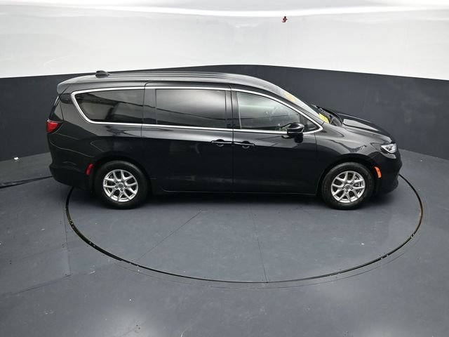 Used 2023 Chrysler Pacifica Touring-L FWD image 42