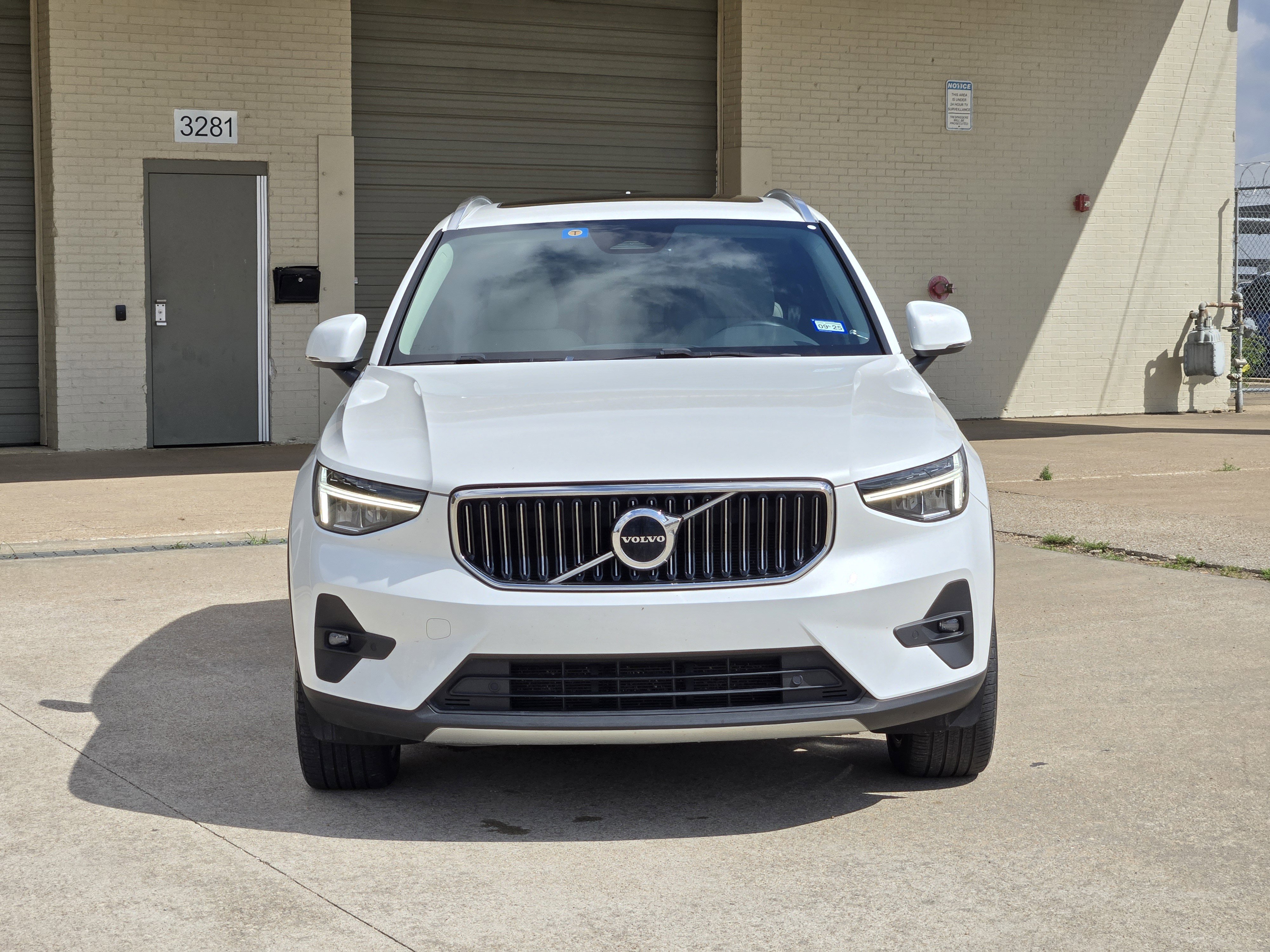 Used 2023 Volvo XC40 B5 Plus w/ Climate Package AWD/4WD image 2