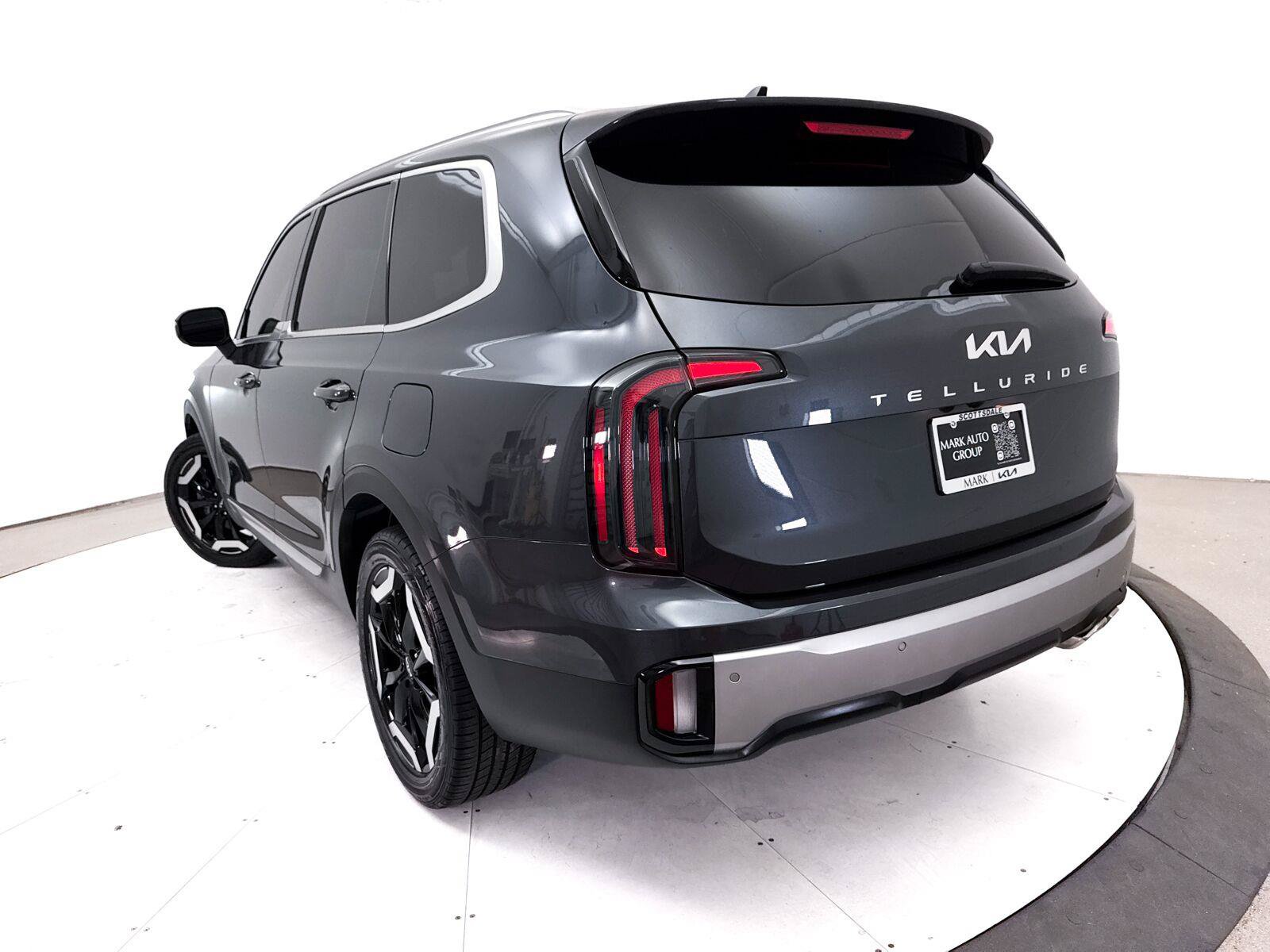 Used 2023 Kia Telluride EX w/ EX Captain's Chair Package FWD image 8