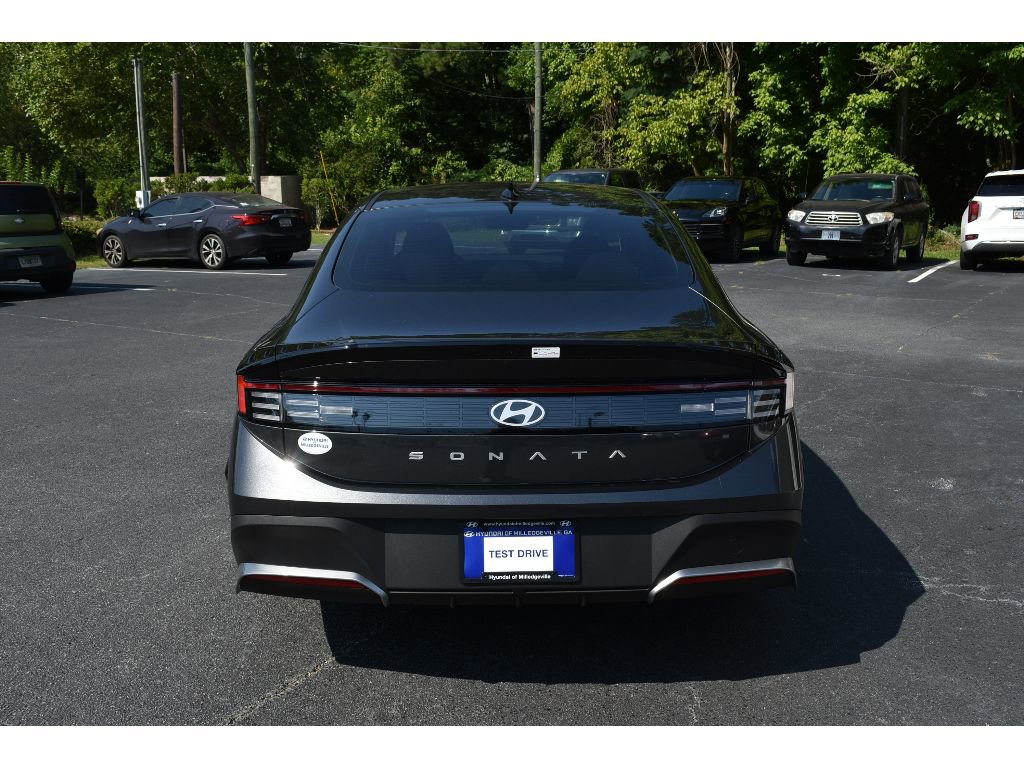 New 2025 Hyundai Sonata SE image 3