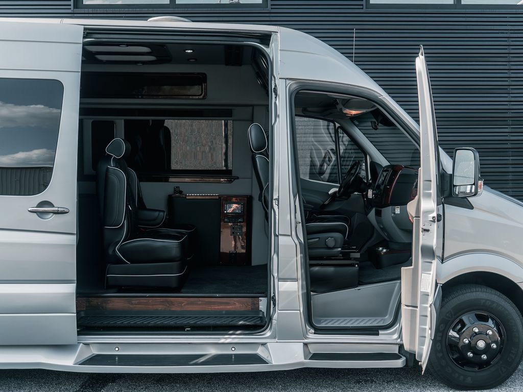 Used 2018 Mercedes-Benz Sprinter 3500 image 69