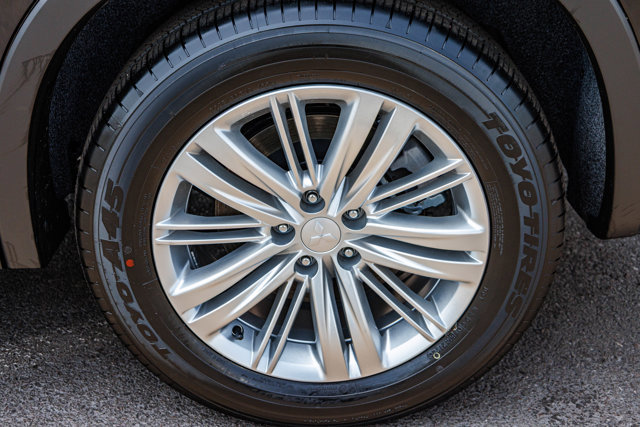 New 2025 Mitsubishi Outlander ES image 10