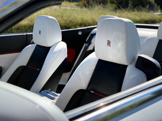Used 2018 Rolls-Royce Dawn image 22