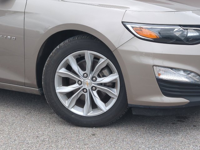 Used 2025 Chevrolet Malibu LT FWD image 2