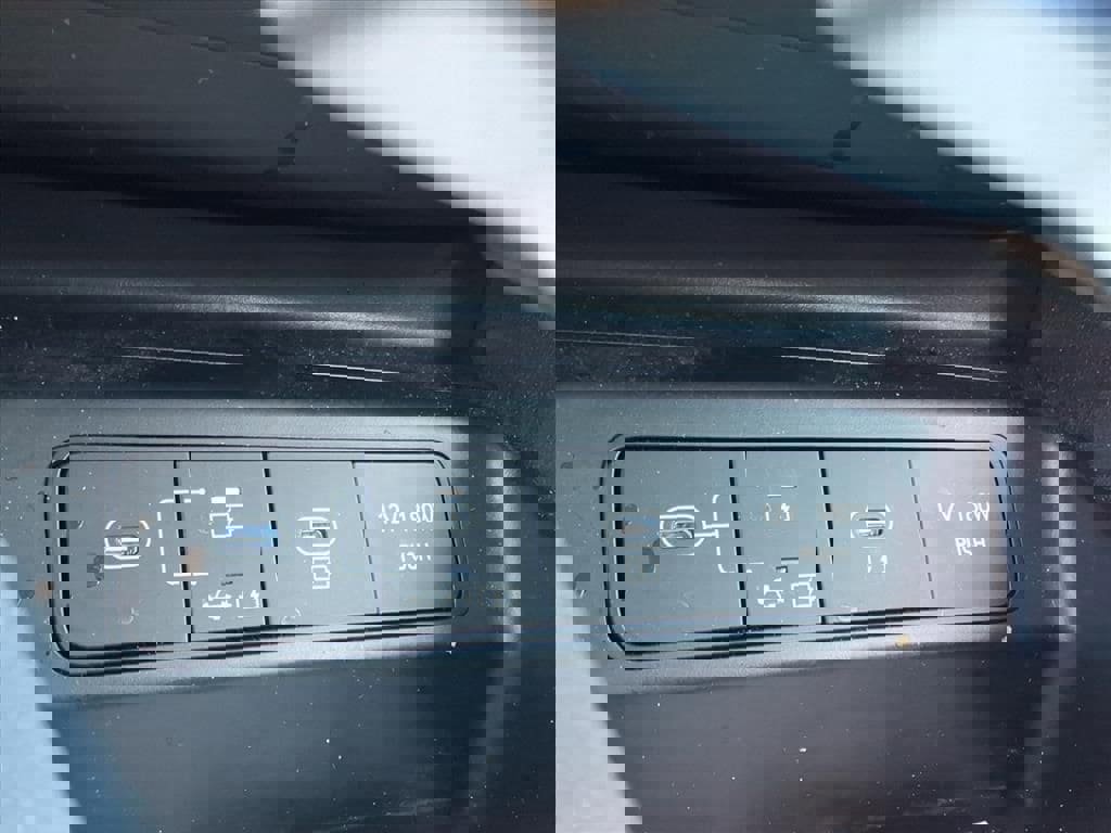 Certified 2025 Hyundai Tucson SE image 12