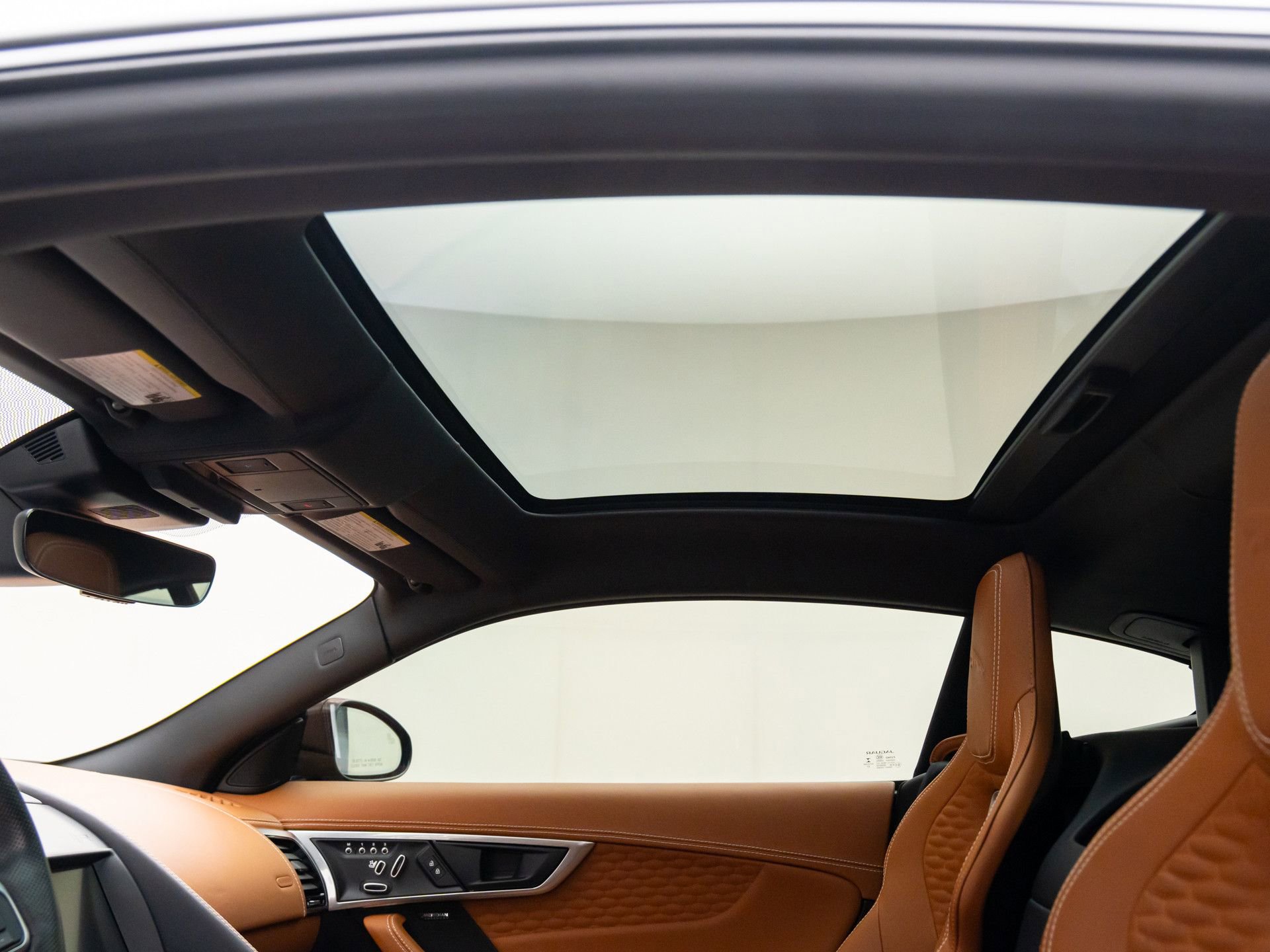 Used 2023 Jaguar F-TYPE R image 29