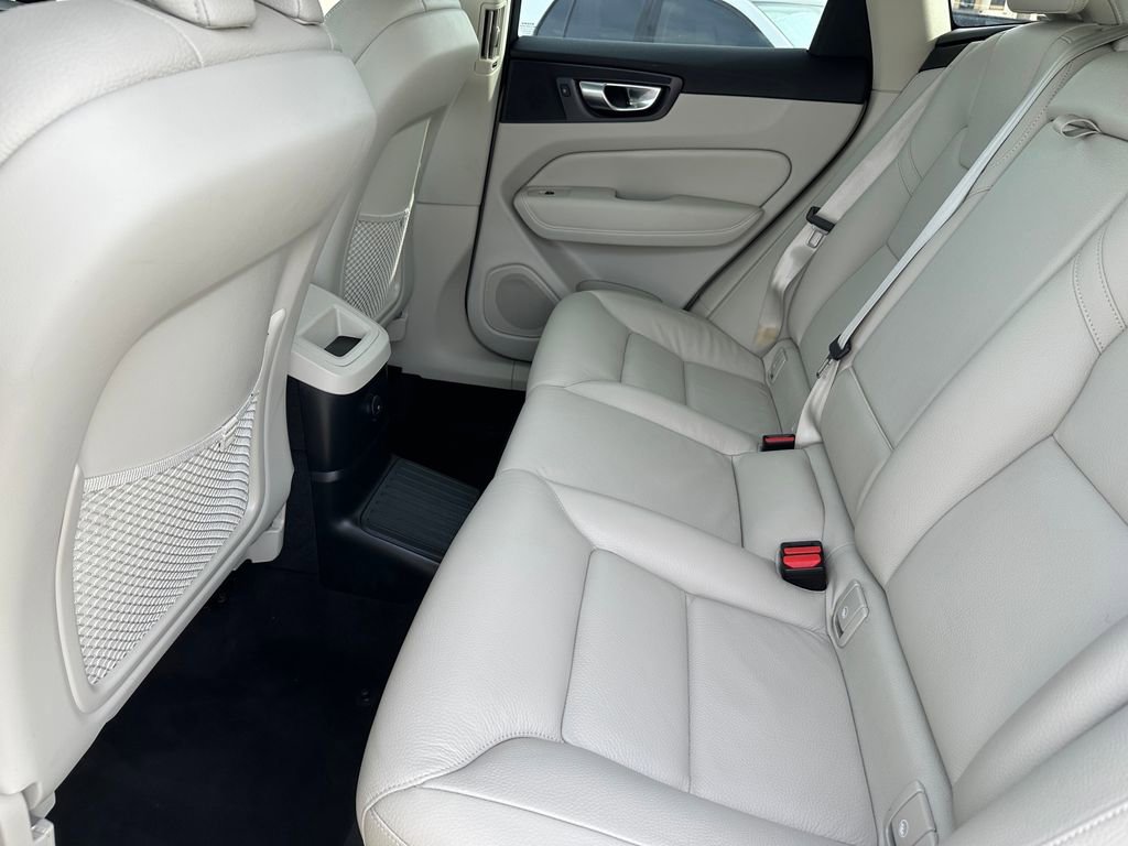 Used 2023 Volvo XC60 T8 Plus image 27