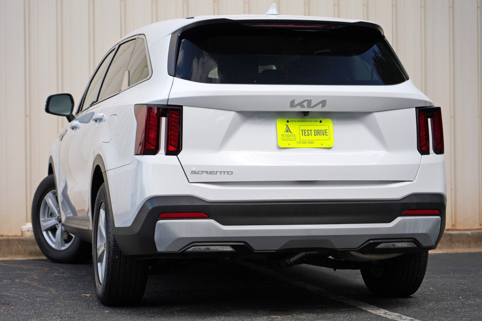 Used 2024 Kia Sorento LX FWD image 5