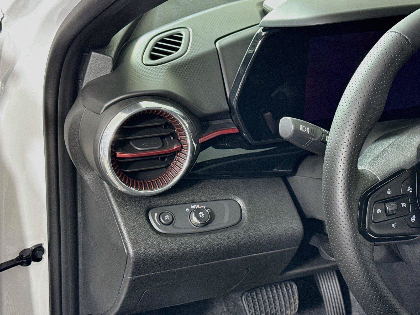New 2026 Chevrolet Trax RS w/ Sunroof Package FWD image 4