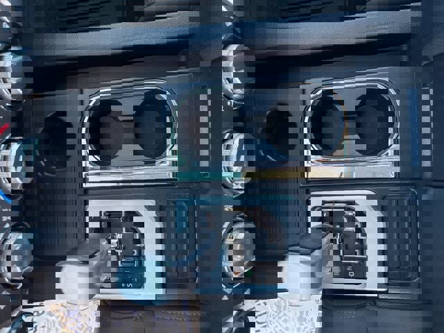 Used 2016 Toyota Tundra SR5 w/ SR5 Upgrade Package image 32