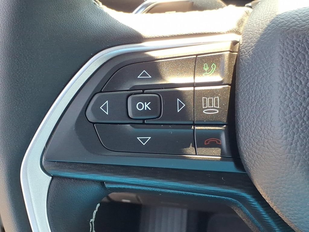 Certified 2024 Jeep Grand Cherokee Altitude RWD image 11