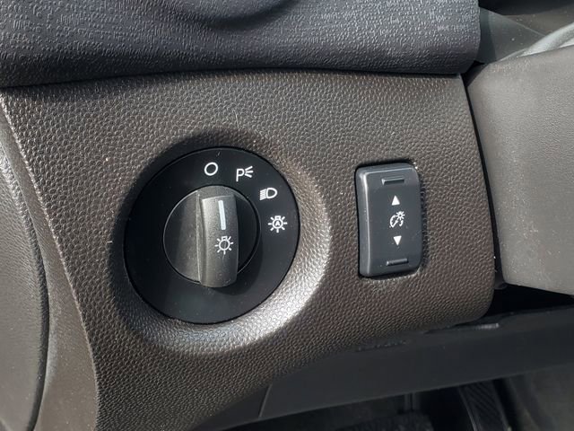 Used 2015 Ford Fiesta SE image 9