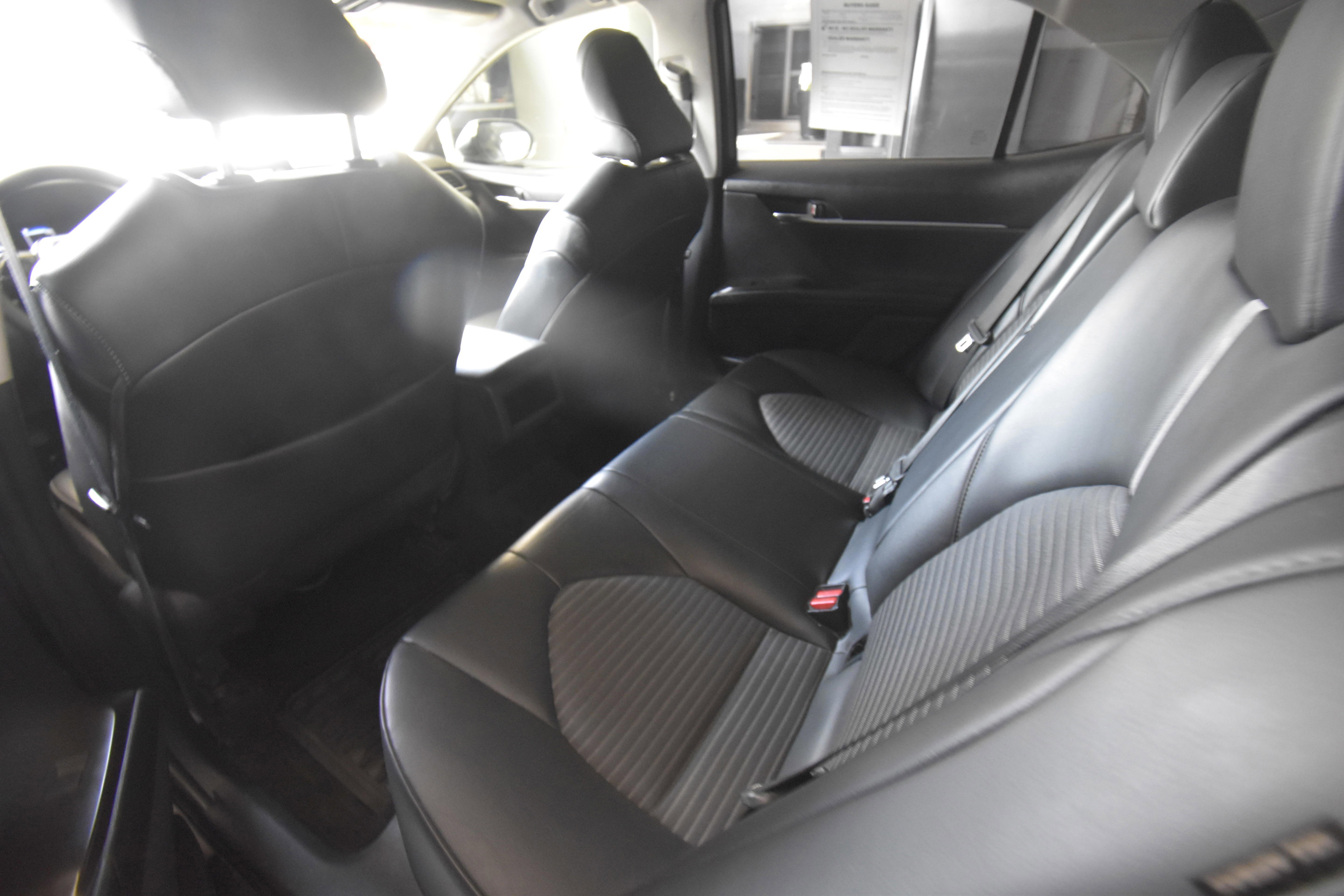 Used 2022 Toyota Camry SE image 9