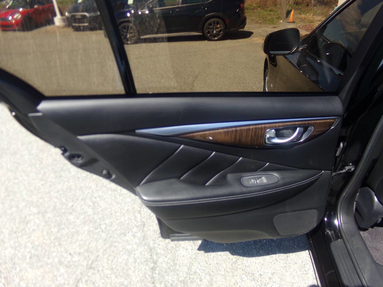 Used 2018 INFINITI Q50 Luxe w/ Essential Package (3.0T Luxe) image 31