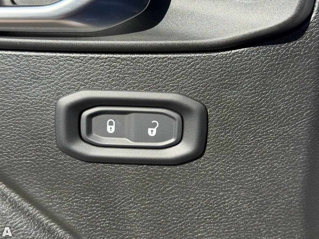 Used 2025 Jeep Wrangler Sport S image 17