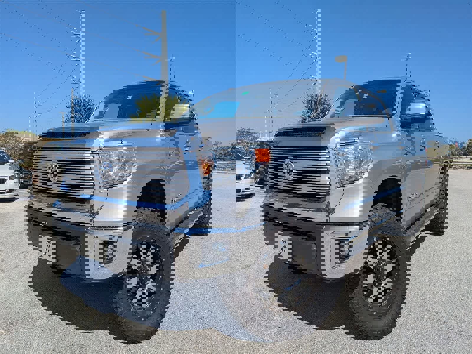 Used 2014 Toyota Tundra Limited w/ Limited Premium Package