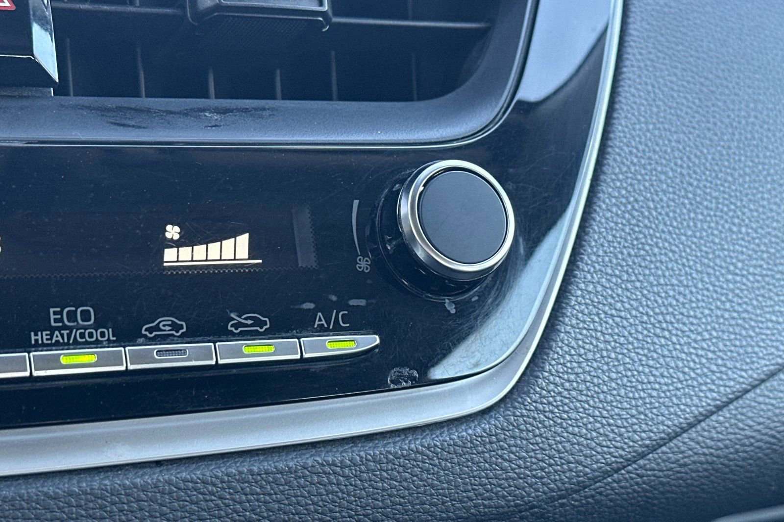 Used 2024 Toyota Corolla LE image 29