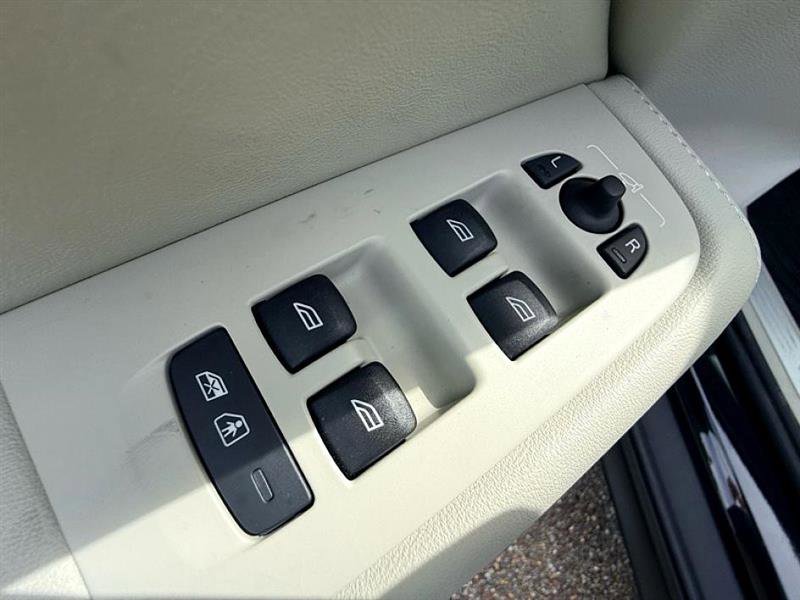 Used 2024 Volvo V60 B5 Cross Country Plus image 19