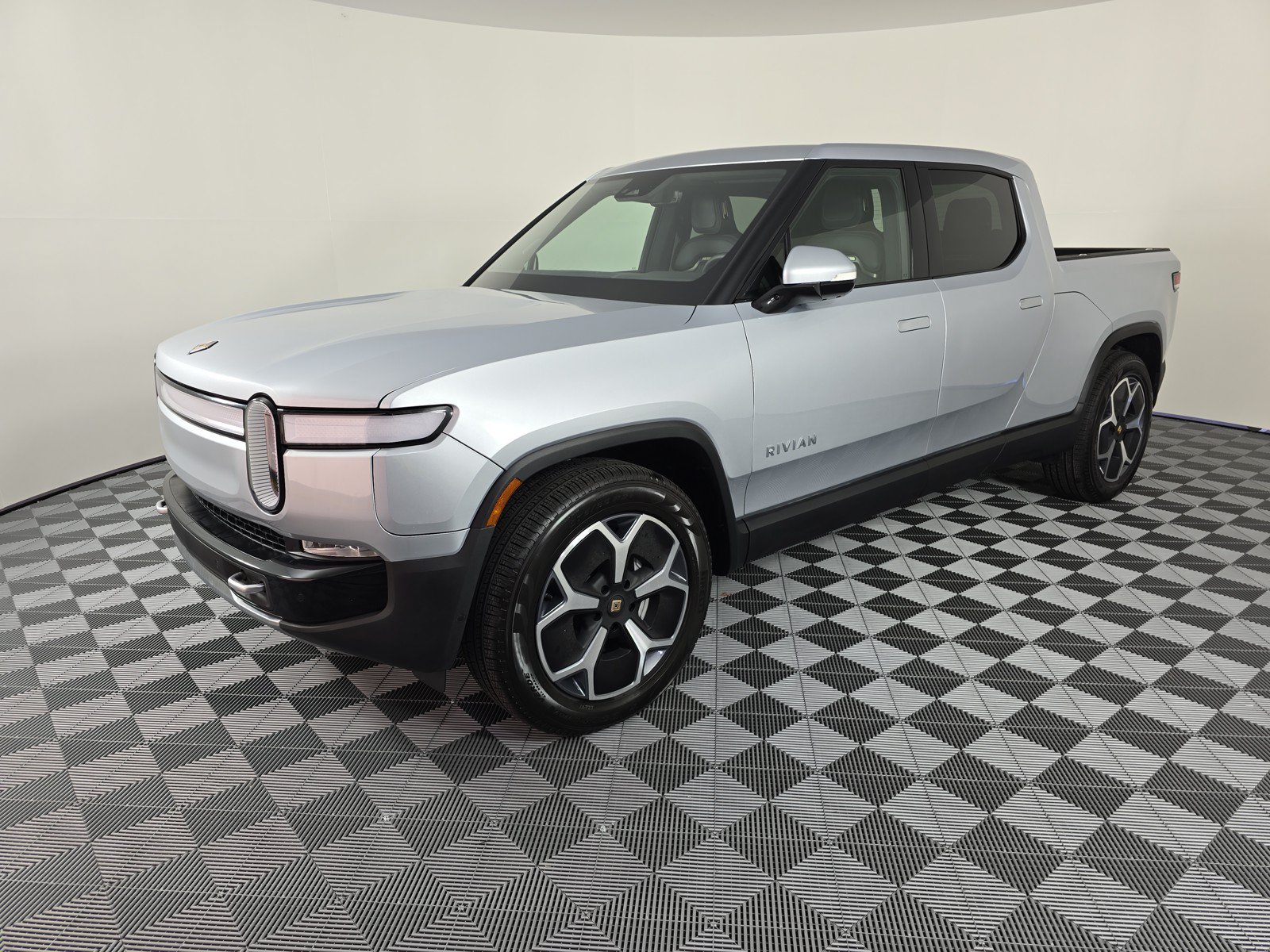 Used 2024 Rivian R1T Adventure AWD/4WD image 1